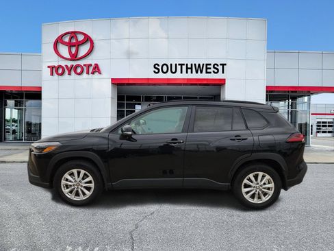 Used 2026 Toyota Corolla Cross LE w/ Moonroof Package FWD image 3