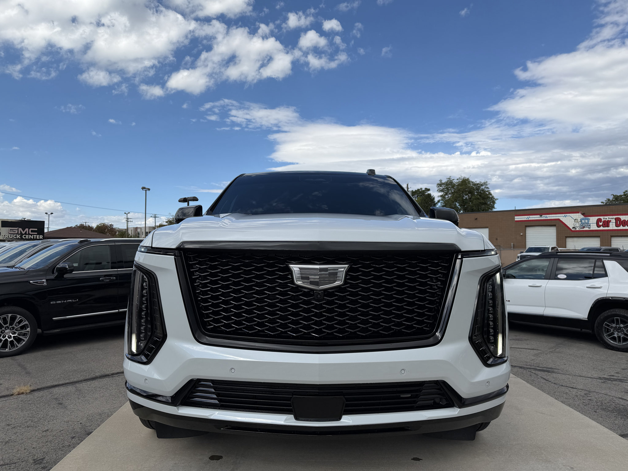 Used 2026 Cadillac Escalade Platinum Sport w/ LPO, ONYX Package AWD/4WD image 9
