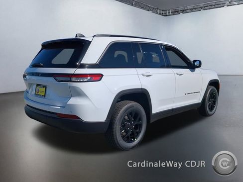 New 2026 Jeep Grand Cherokee Altitude image 22