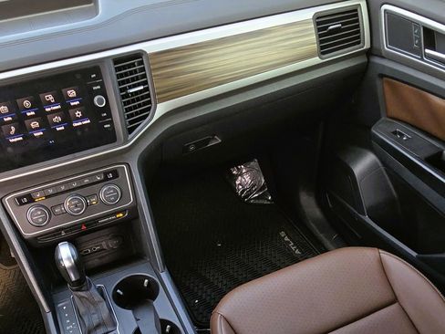 Used 2021 Volkswagen Atlas SE image 17