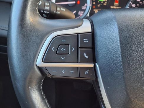 Used 2022 Toyota Highlander XLE image 23