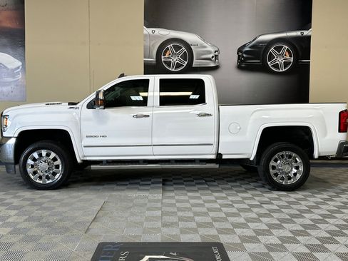 Used 2017 GMC Sierra 2500 SLT w/ Duramax Plus Package AWD/4WD image 7