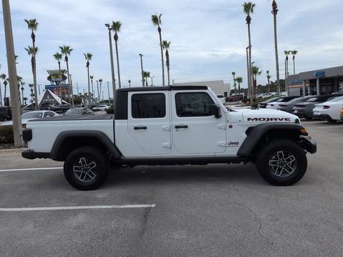 Used 2024 Jeep Gladiator Mojave w/ Technology Group AWD/4WD image 3