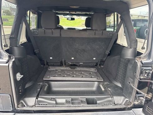 Used 2018 Jeep Wrangler Unlimited Sport S image 39