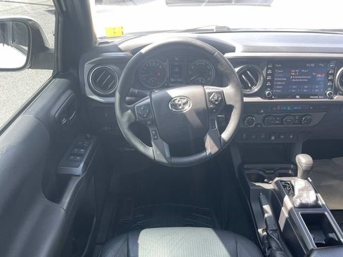 Used 2021 Toyota Tacoma TRD Off-Road w/ TRD Premium Off Road Package AWD/4WD image 13