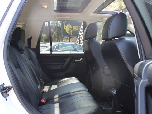 Used 2011 Land Rover LR2 HSE AWD/4WD image 29