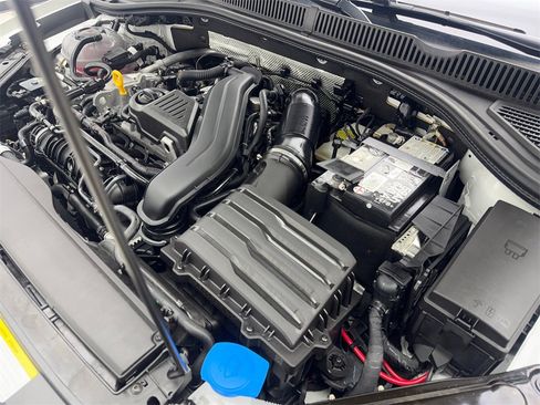 Used 2025 Volkswagen Jetta SE w/ Sunroof Package image 74