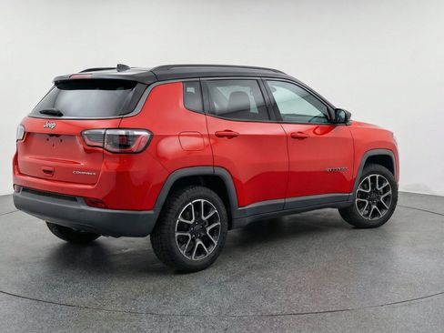Used 2025 Jeep Compass Trailhawk AWD/4WD image 9