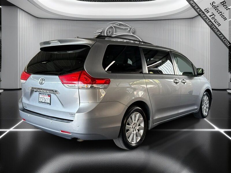 Used 2013 Toyota Sienna Limited w/ Premium Pkg AWD/4WD image 5
