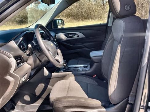 Used 2021 Chevrolet Traverse LT image 11