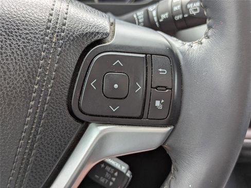 Used 2016 Toyota Highlander XLE FWD image 33