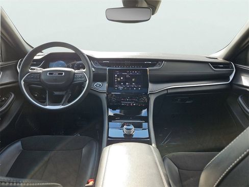 Used 2023 Jeep Grand Cherokee Altitude image 11