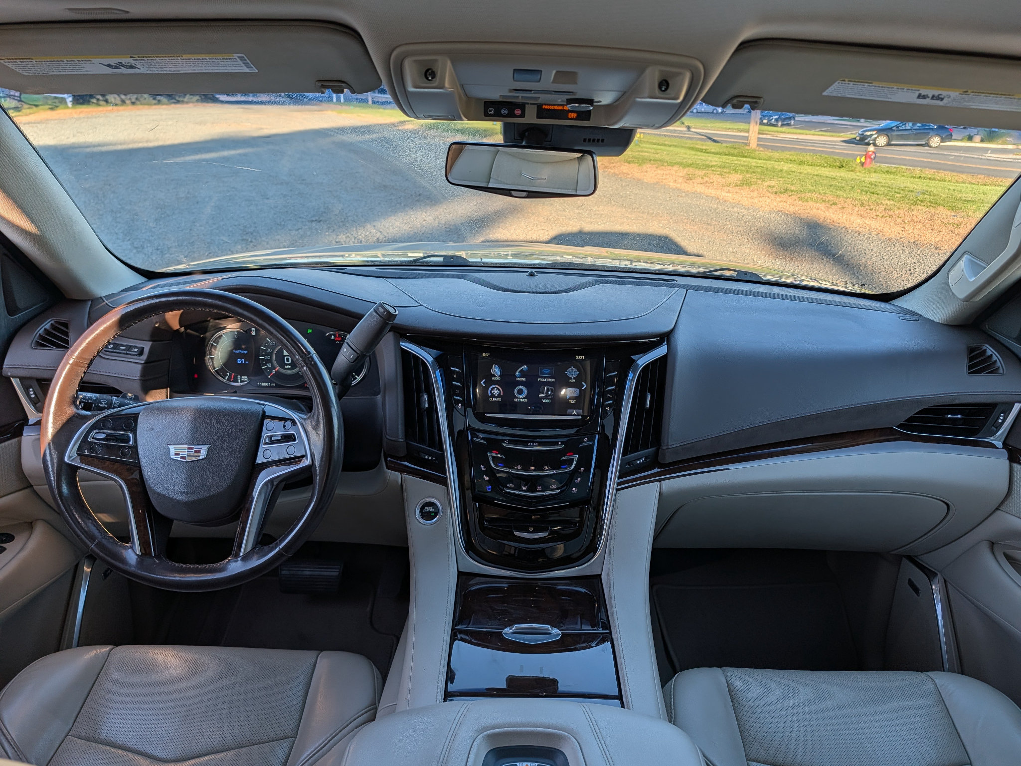 Used 2017 Cadillac Escalade ESV Luxury AWD/4WD image 33