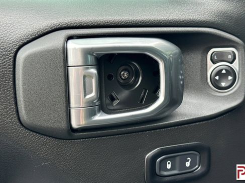 Used 2025 Jeep Wrangler Unlimited Sport AWD/4WD image 13