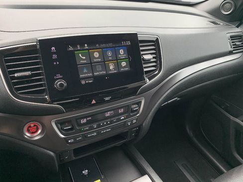 Certified 2025 Honda Passport EX-L image 18