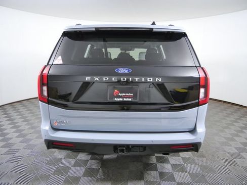 Certified 2025 Ford Expedition Active AWD/4WD image 5