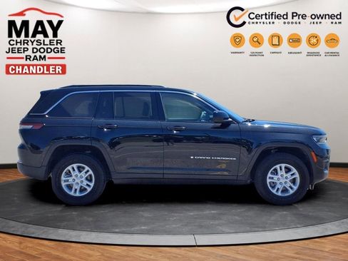 Used 2024 Jeep Grand Cherokee Laredo w/ Trailer Tow Package AWD/4WD image 2