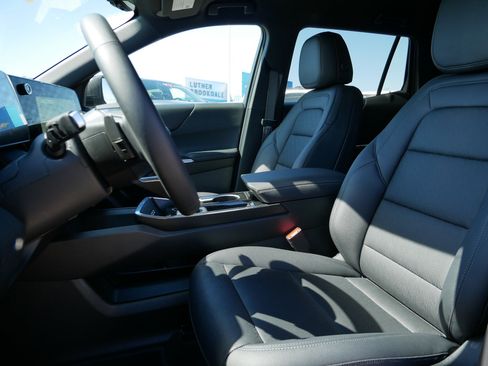 New 2026 Chevrolet Equinox LT w/ Convenience Package II image 4