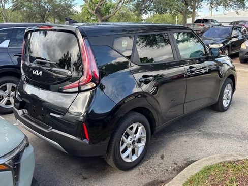 Certified 2025 Kia Soul LX w/ LX Technology Package FWD image 6