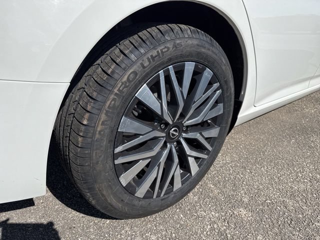Used 2025 Nissan Altima 2.5 SV FWD image 9