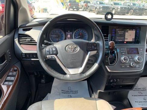 Used 2017 Toyota Sienna Limited Premium AWD/4WD image 17