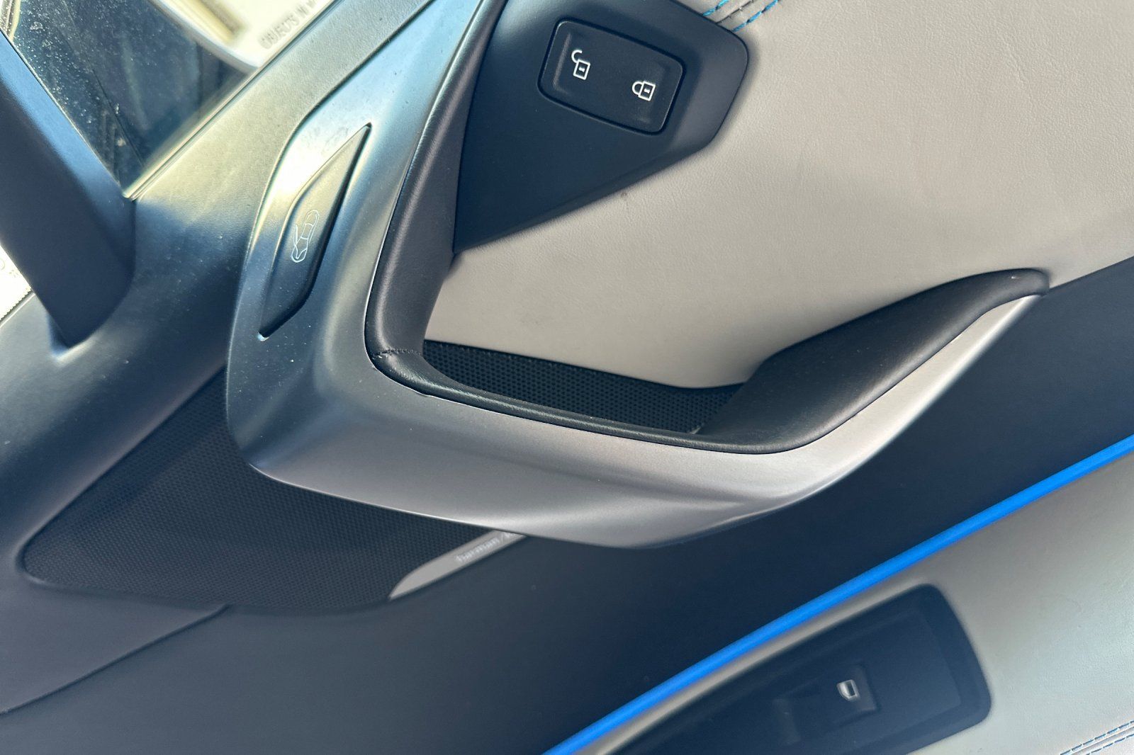 Used 2015 BMW i8 AWD/4WD image 17