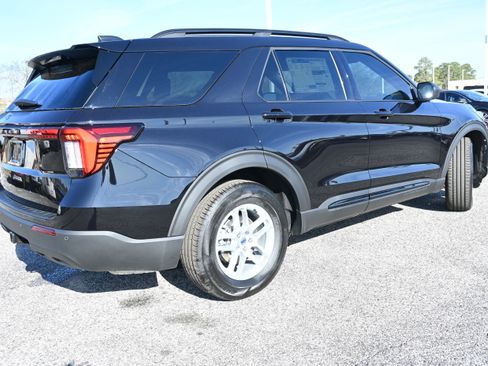 New 2026 Ford Explorer Active image 2