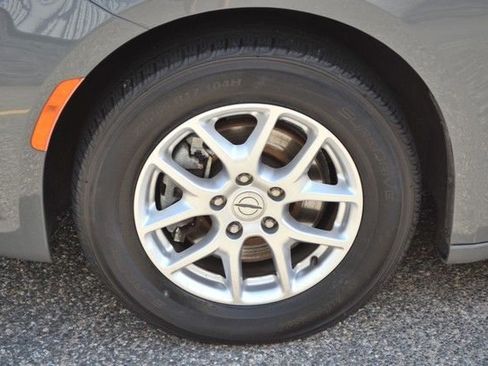 Used 2022 Chrysler Pacifica Touring-L FWD image 13