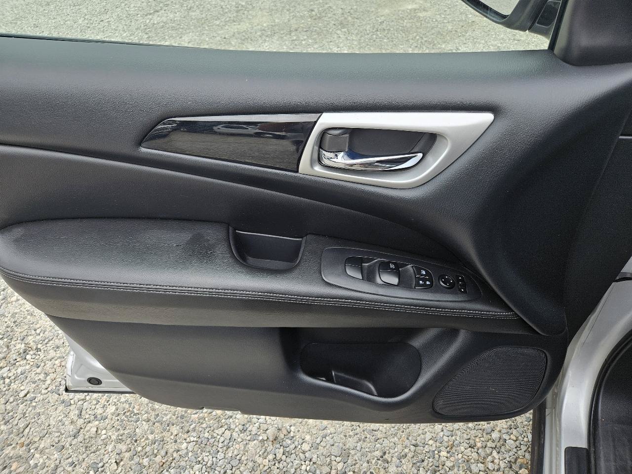 Used 2019 Nissan Pathfinder S AWD/4WD image 12