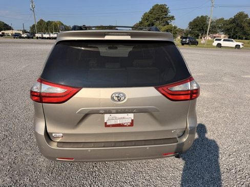 Used 2016 Toyota Sienna XLE Premium FWD image 5
