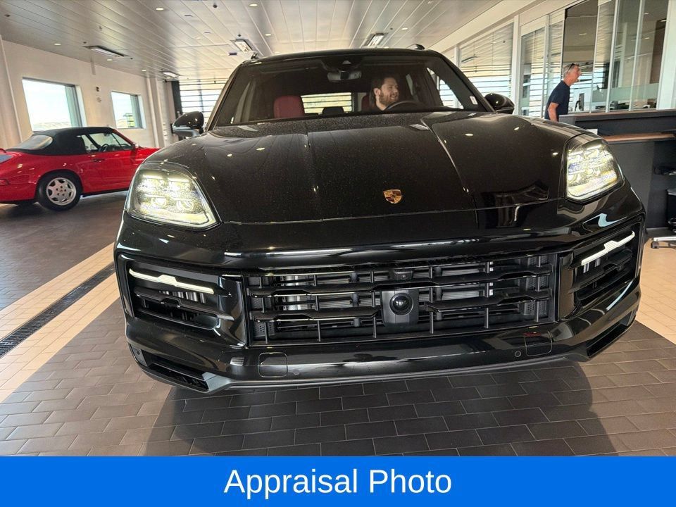 Certified 2026 Porsche Cayenne AWD/4WD image 3