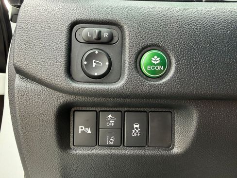 Used 2022 Honda Pilot Touring image 17