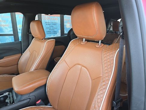 Used 2024 Chrysler Pacifica Pinnacle image 37