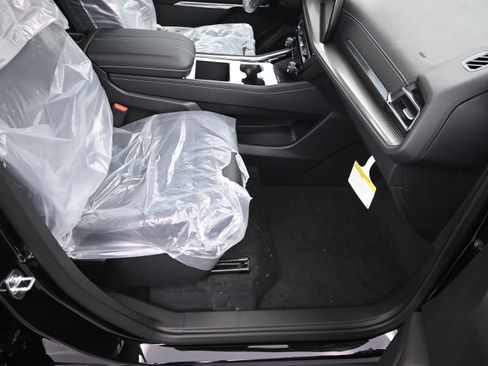 New 2026 Chevrolet Traverse LT w/ Sun and Wheel Package FWD image 36