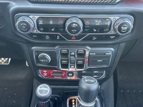 Used 2020 Jeep Wrangler Unlimited Rubicon AWD/4WD image 13