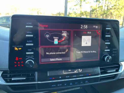 Used 2024 Toyota Sienna LE image 10