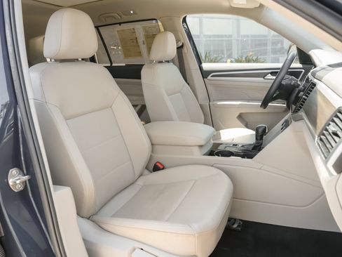 Used 2022 Volkswagen Atlas SE w/ Panoramic Sunroof Package FWD image 40