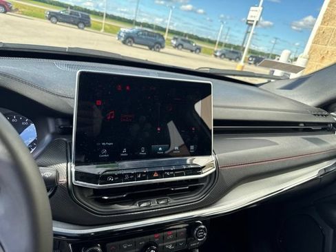 Used 2025 Jeep Compass Trailhawk AWD/4WD image 18