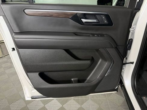 Used 2025 Chevrolet Suburban Z71 AWD/4WD image 31