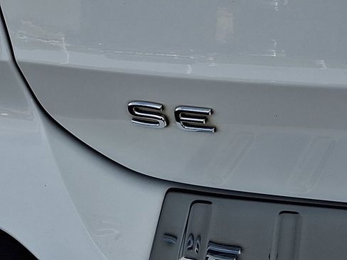 Used 2023 Volkswagen Taos SE w/ Black Wheel Package image 35