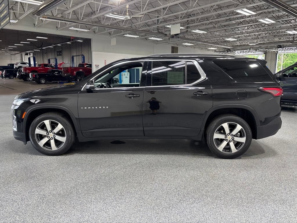 Used 2023 Chevrolet Traverse LT w/ LT Premium Package AWD/4WD image 4