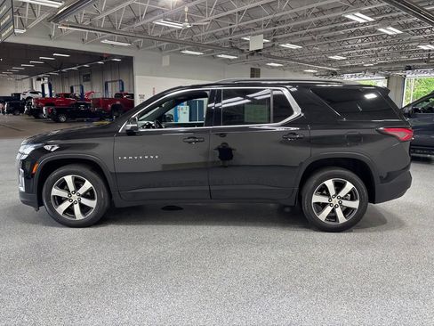 Used 2023 Chevrolet Traverse LT w/ LT Premium Package AWD/4WD image 4