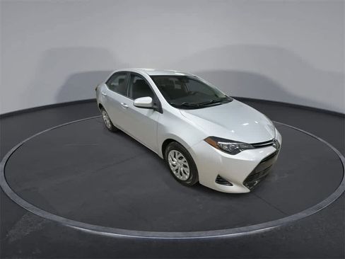 Used 2019 Toyota Corolla LE image 2