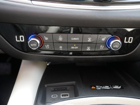 Used 2022 Buick Enclave Premium w/ Experience Buick Package image 23