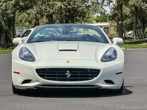 Used 2012 Ferrari California RWD image 10