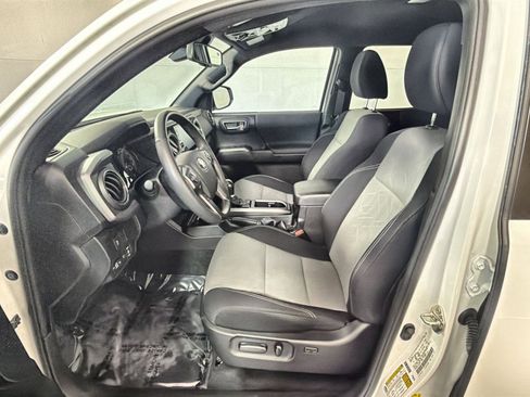 Used 2020 Toyota Tacoma TRD Off-Road image 13