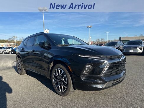 Certified 2025 Chevrolet Blazer RS image 2