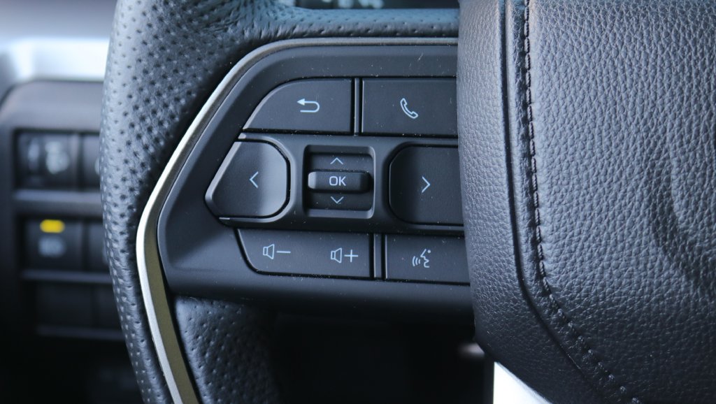 Certified 2025 Toyota Tacoma SR5 AWD/4WD image 18