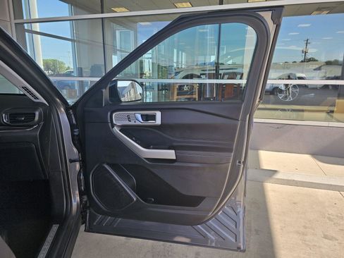 Used 2022 Ford Explorer Limited w/ Equipment Group 301A image 24