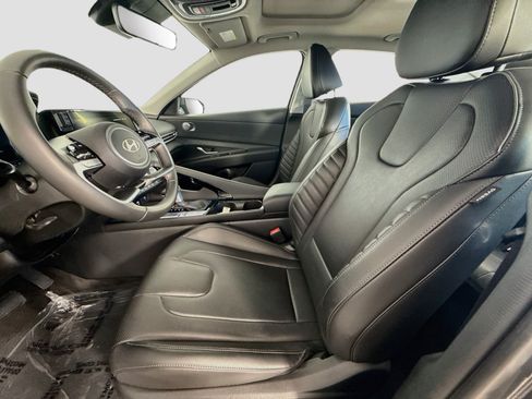 Used 2025 Hyundai Elantra Limited FWD image 23